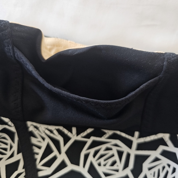 Lululemon Real Quick Crop Leggings – Size 6 – Posey Black/White - Picture 9 of 13